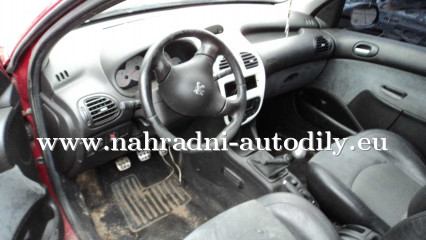 Peugeot 206 vínová na náhradní díly Praha / nahradni-autodily.eu