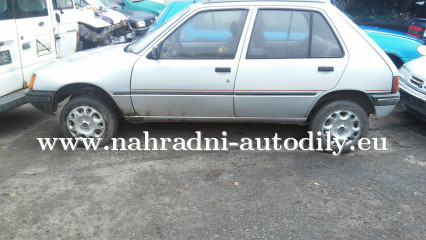 Peugeot 205 stříbrná na náhradní díly ČB