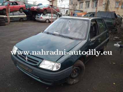 Citroen Saxo zelená - díly z tohoto vozu