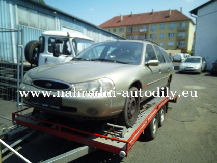 Ford Mondeo kombi zlatá - díly z tohoto vozu