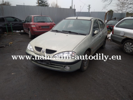 Renault Megane stříbrná - díly z tohoto vozu