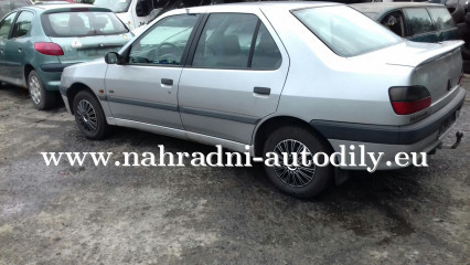 Peugeot 306 stříbrná na náhradní díly Tábor