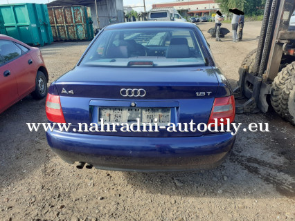 Audi A4 modrá na náhradní díly Pardubice / nahradni-autodily.eu